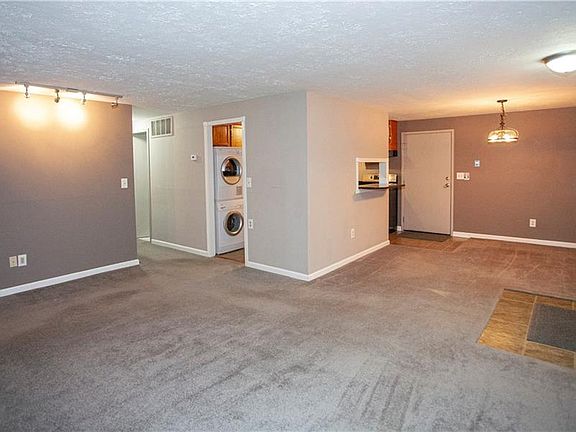 4th image of 3539 Waterbury Dr