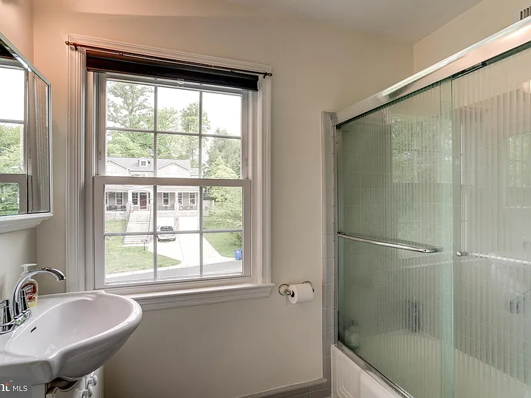 7525 Cayuga Ave — Photo 35