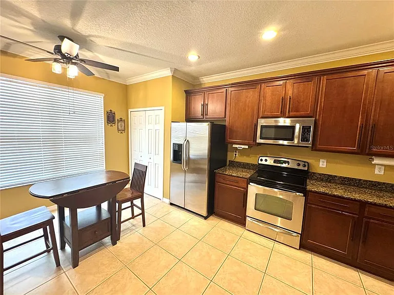 1483 Hillview Ln — Photo 5