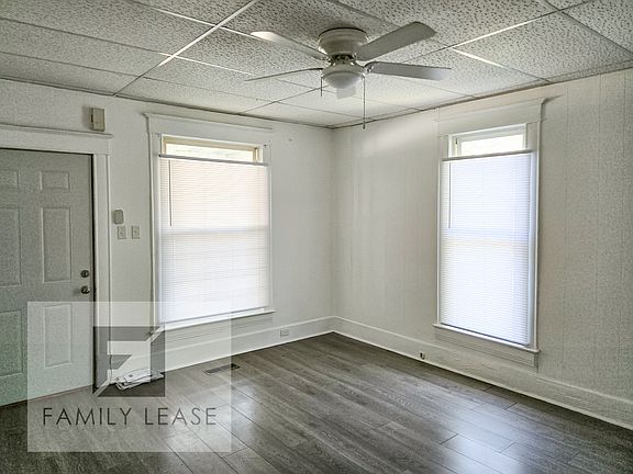 3rd image of 1074 E Wood St