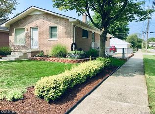 20043 Deering St, Livonia, MI 48152