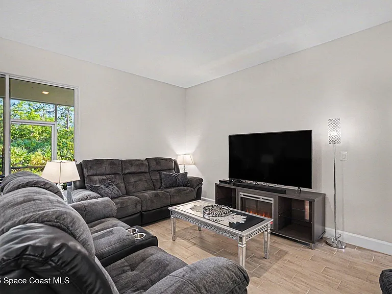 1328 Washburn St SE — Photo 8