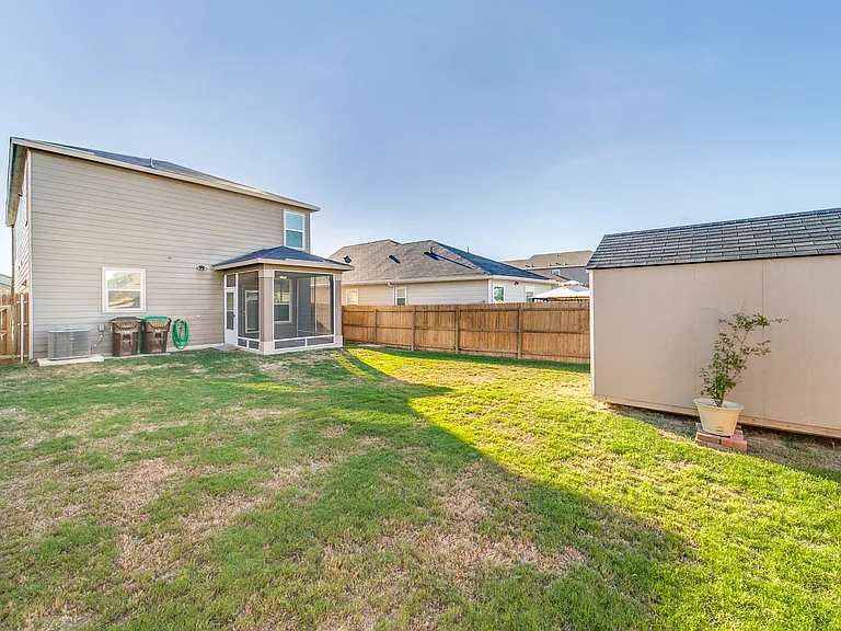 2423 Lazo Smt — Photo 24