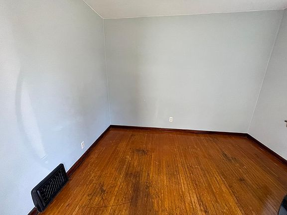 3rd image of 905 Stanley Ave #A