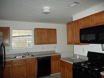5th image of 220 Rankin Cir