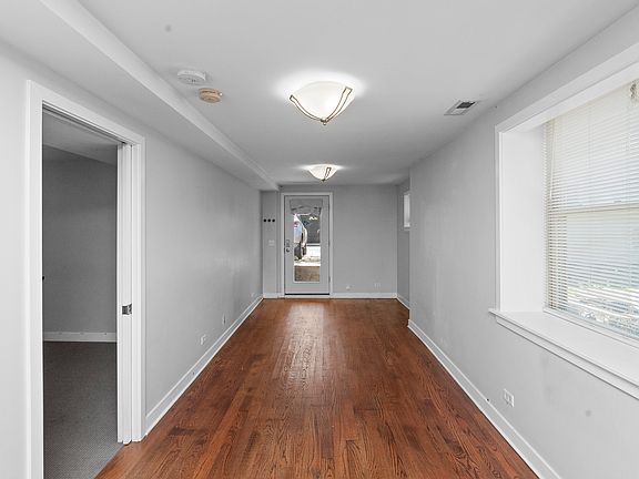 5th image of 1525 W Barry Ave APT 1R