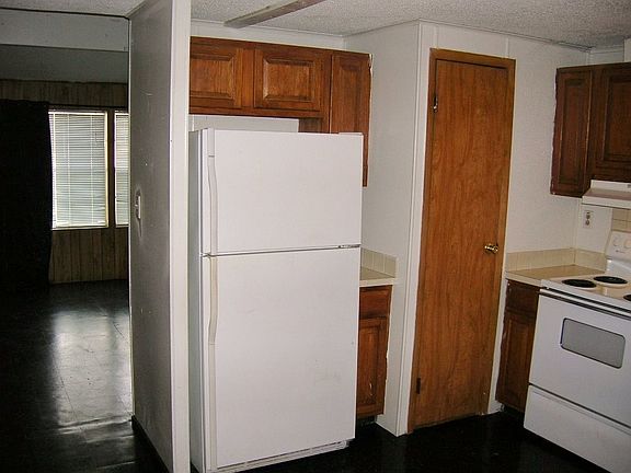 5th image of 205 E Elm St