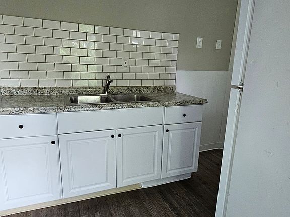 5th image of 10323-10325 Bernard Ave #10323