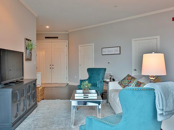 5th image of 324 E Main St Unit 501