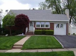 318 Grandview Ave, Edison, NJ 08837
