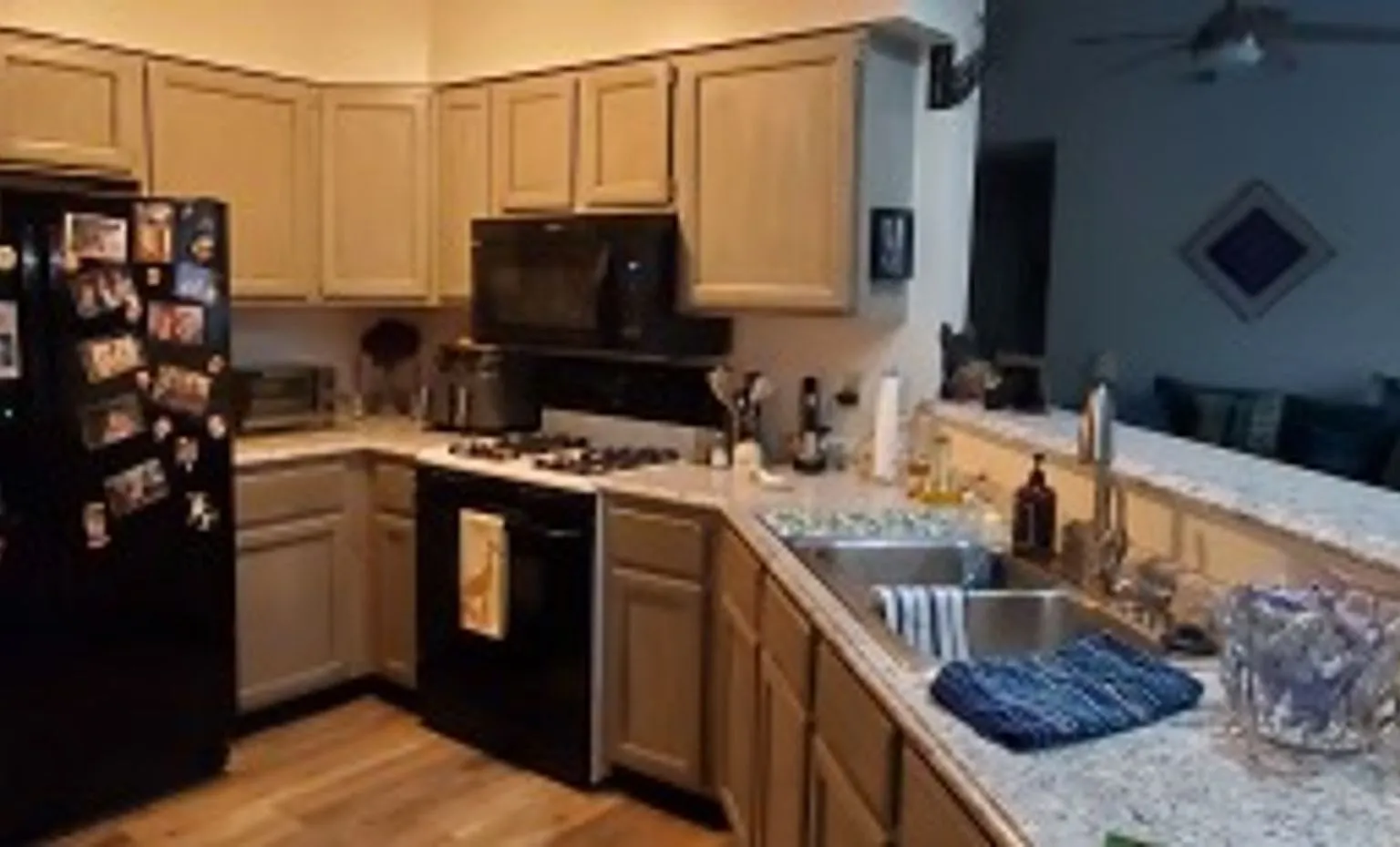 3 bed, 2.0 bath, 1452 sqft, $2,600 — Photo 2