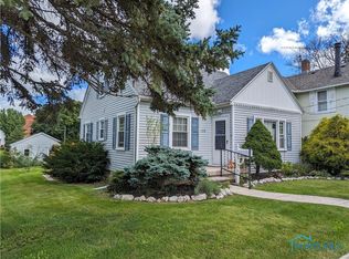 210 W Oak St, Oak Harbor, OH 43449
