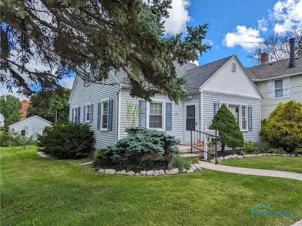 210 W Oak St, Oak Harbor, OH 43449