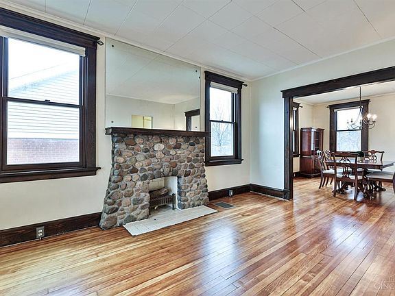 4th image of 5828 Woodmont Ave
