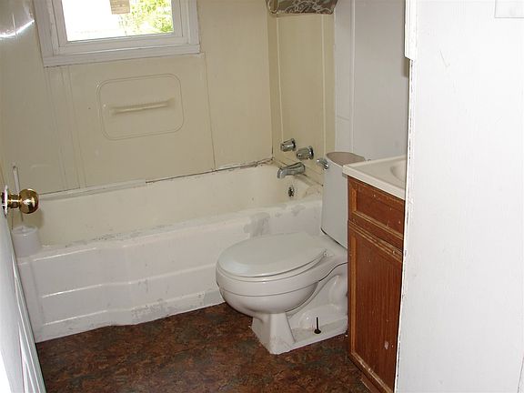 5th image of 1309 N Elmer St