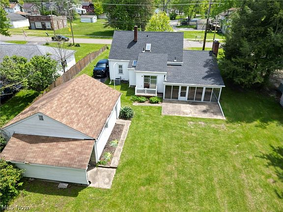 3rd image of 1106 Warren Rd