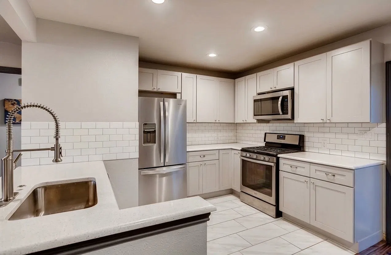 3 bed, 1184 sqft, $2,640 — Photo 3