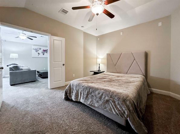 717 Via Lago, Webster, TX 77598
