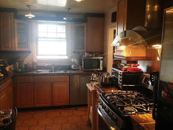 5th image of 1768 Holly Ave