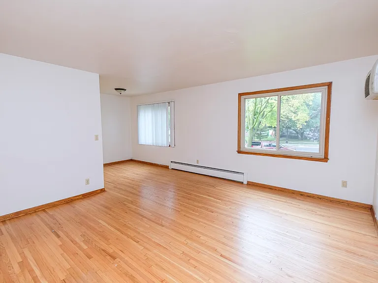 4330 Minnehaha Avenue — Photo 7