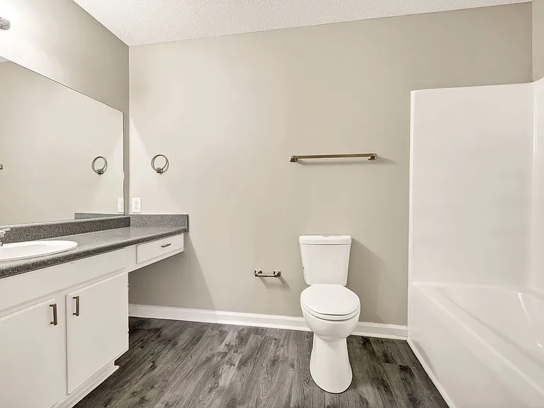 Elm Creek Apartments — Photo 40