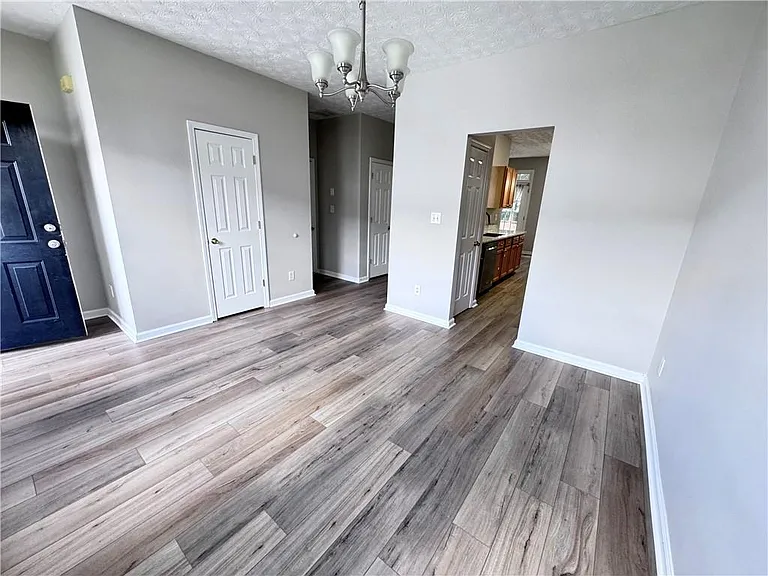 3044 Kentmere Dr — Photo 5