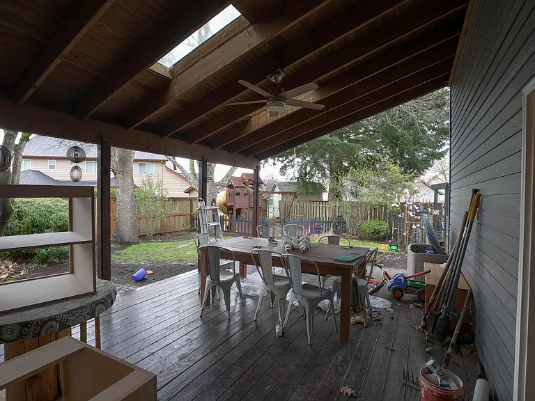 1555 SW Gilson Ct — Photo 37