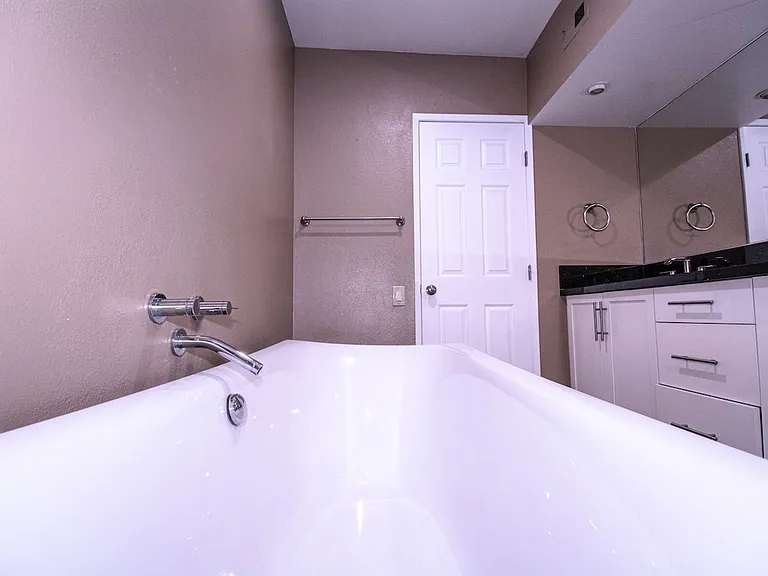848 W Huntington Dr #28 — Photo 29