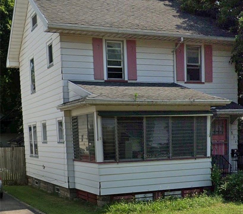 1st image of 630 Woodbine Ave