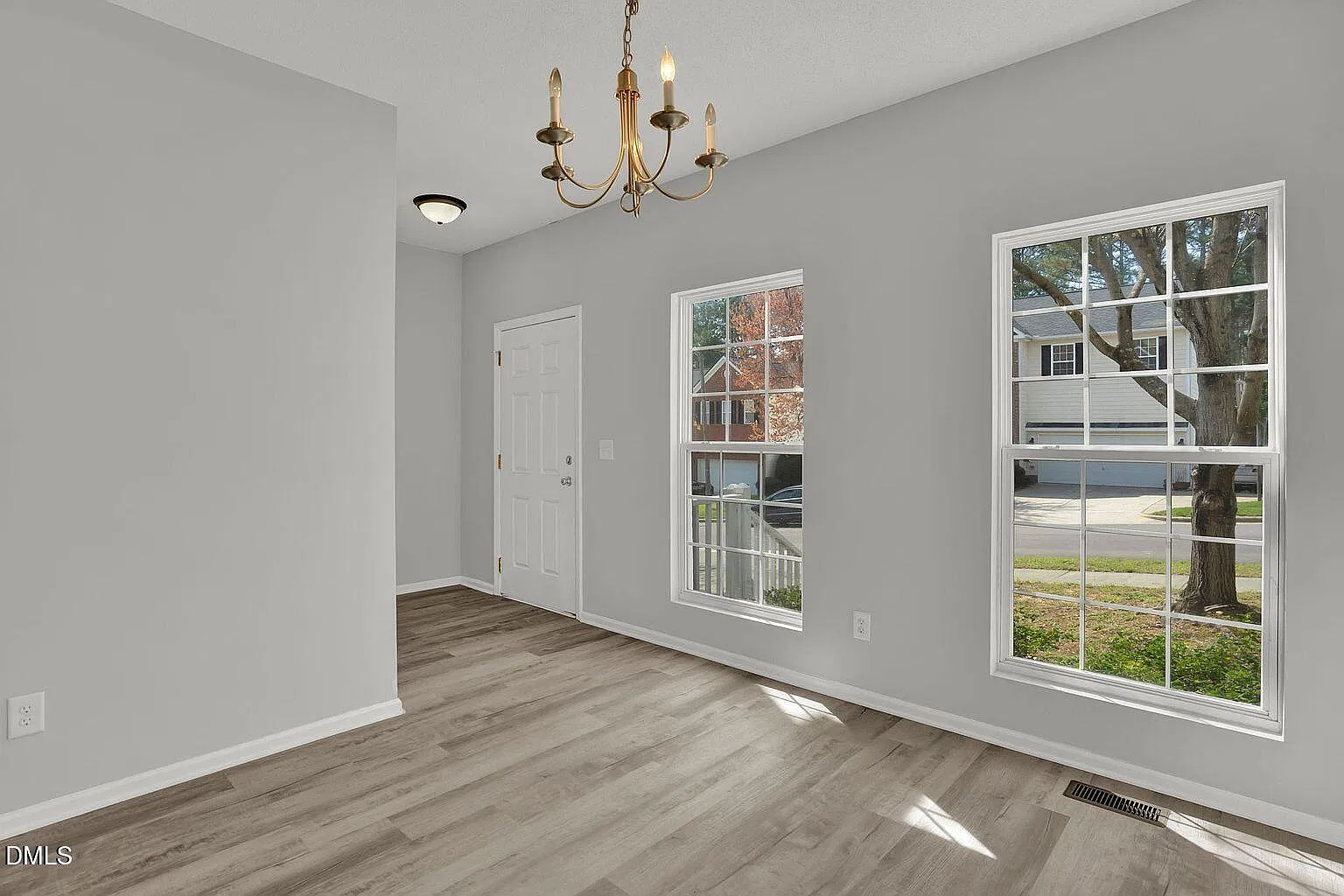 4 bed, 2.5 bath, $2,400 — Photo 4