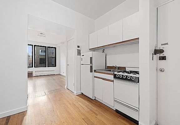 4th image of 308 W 82nd St Unit 4C