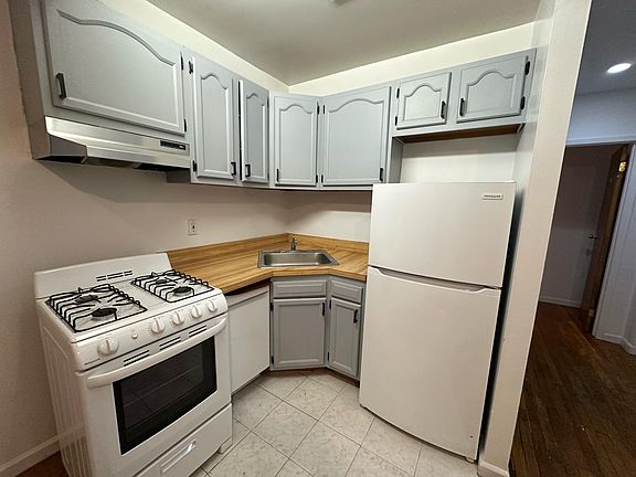 4th image of 311 W 95th St APT 1AN