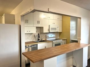 11720 Edgewater Dr #706, Lakewood, OH 44107