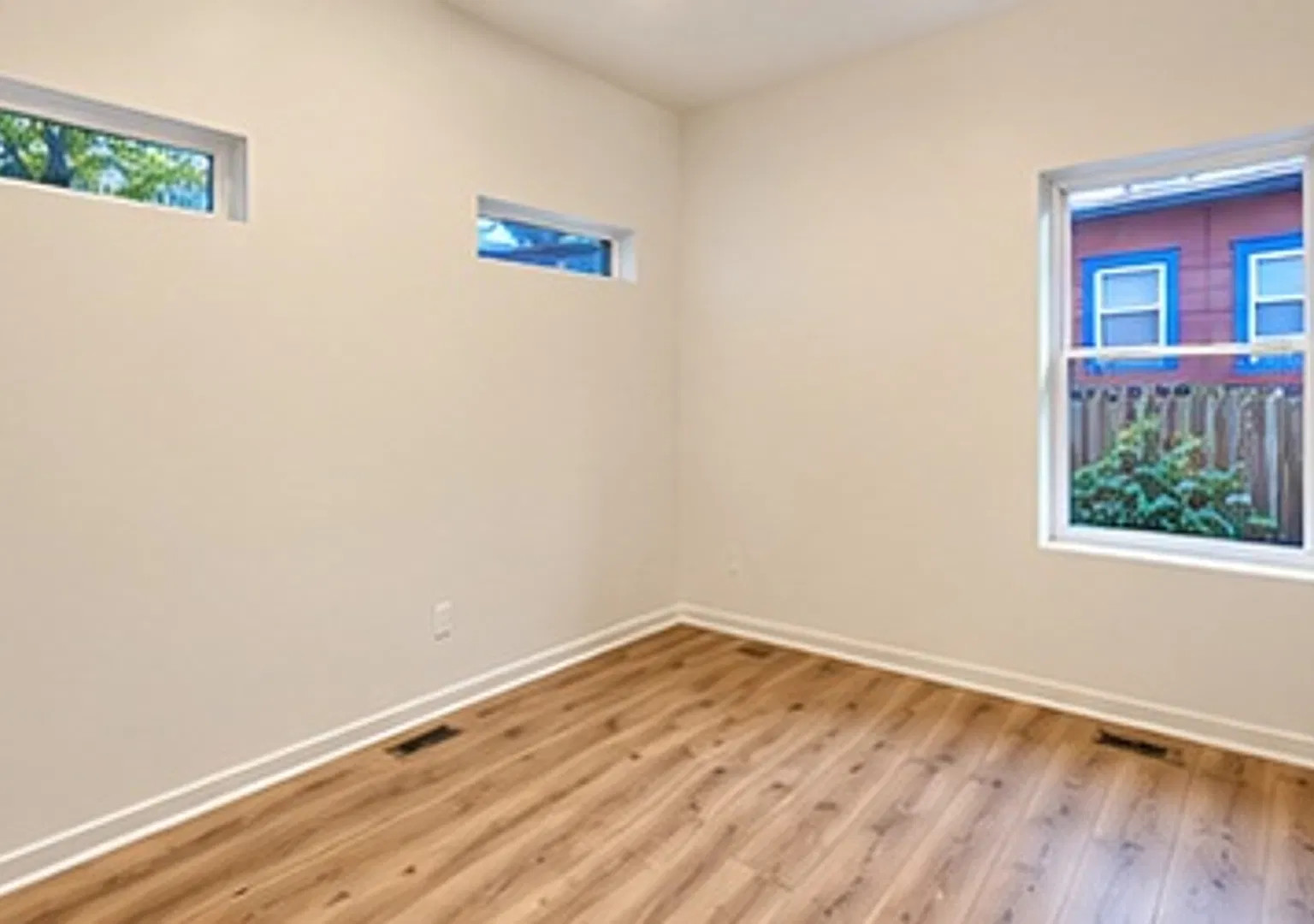 2 Bedroom 2 Bath Modern Comfort, Private Suites, Centrally Located Near Downtown Wichita, KS. — Photo 4