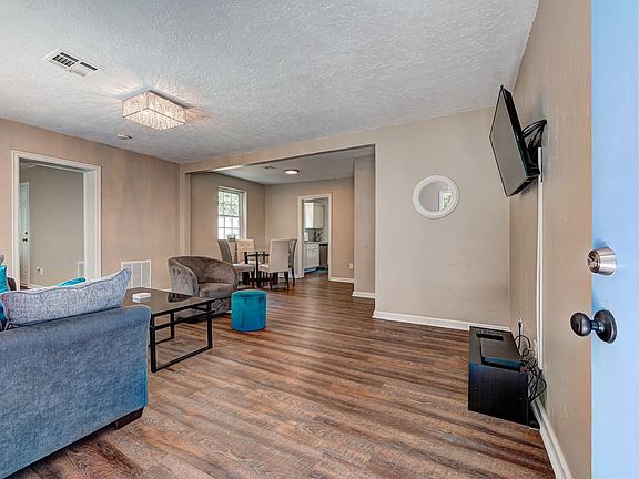 3rd image of 2801 Croydon Ct