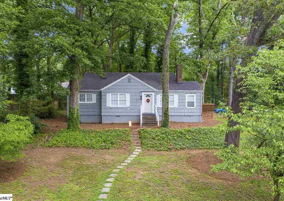 1st image of 100 Lakeview Dr