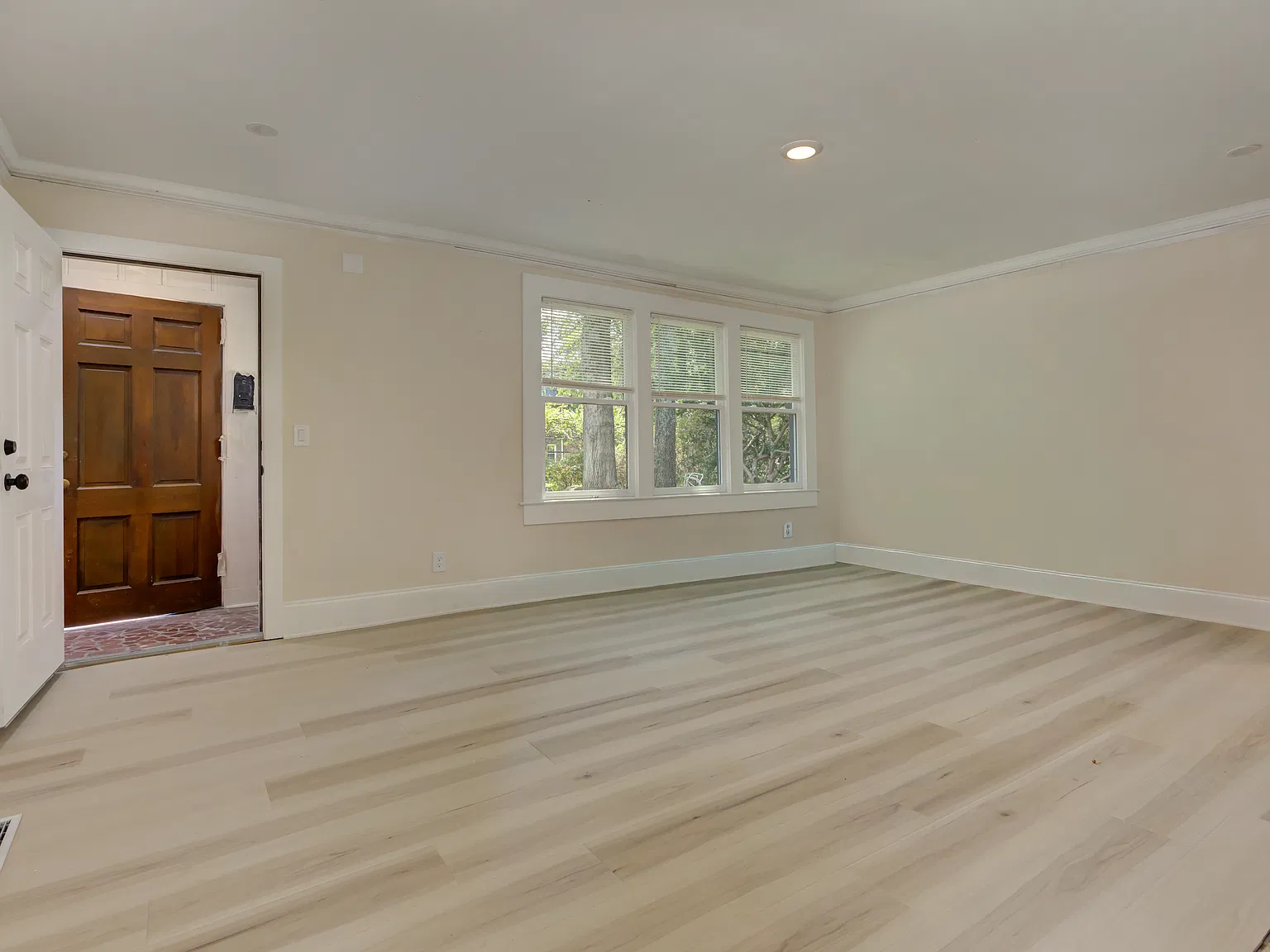 4 bed, 1597 sqft, $3,999 — Photo 3