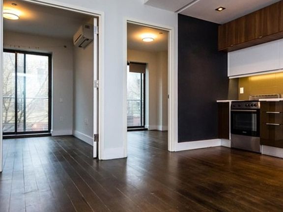 4th image of 146 Meserole St APT 3L