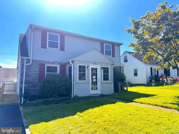 40 Bunting Ln, Aston, PA 19014