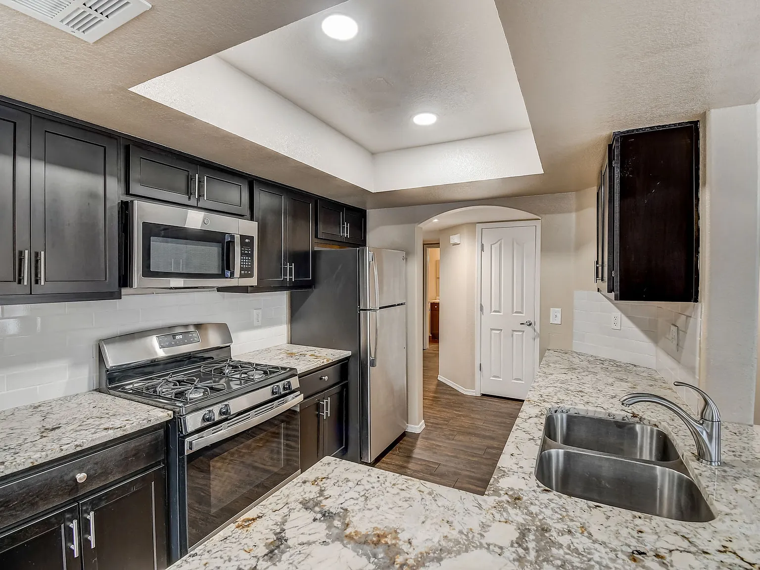 San Montego Apartments — Photo 2