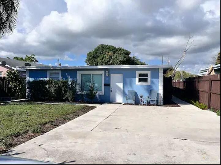 1st image of 118 SW 12th Avenue