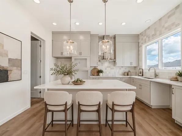 46 SE Verdure Pl SW, Calgary, AB T2Y 1C9