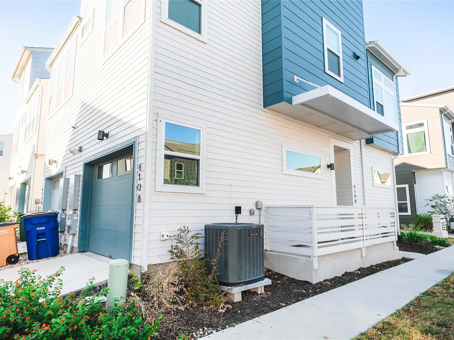 3 bed, 3.0 bath, 1275 sqft, $3,300 — Photo 4