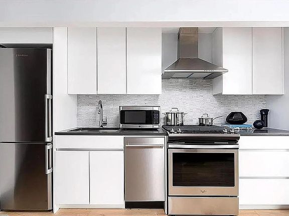 2nd image of 504 Myrtle Ave APT 4G