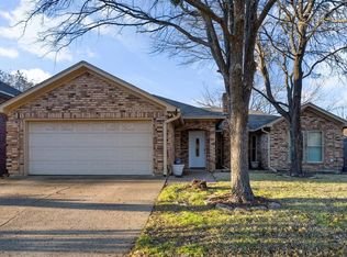 6204 Castle Creek Rd, Arlington, TX 76017