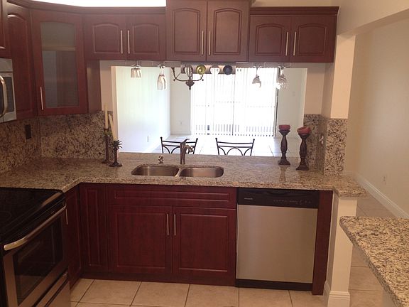 5th image of 446 Lakeview Dr APT 2