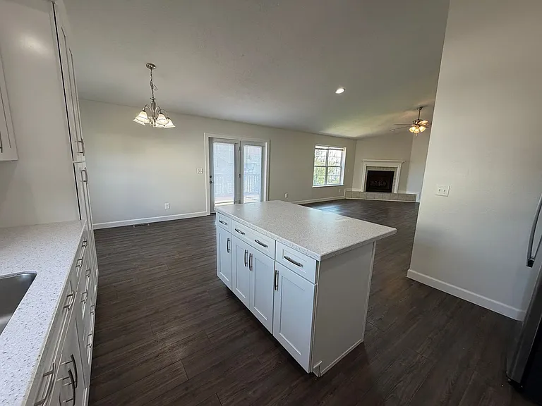 135 Lyle Curtis Cir — Photo 10