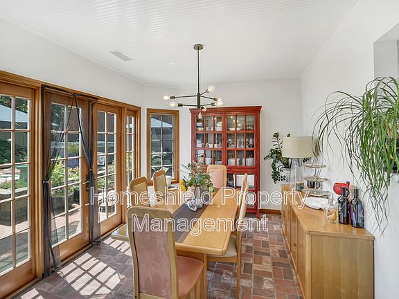 5th image of 3229 Russell St