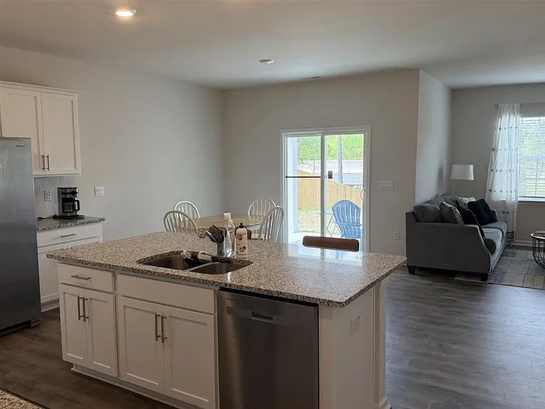 945 Ocean Ct — Photo 6