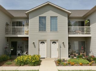 N7762 Vicksburg Way APT F, Oconomowoc, WI 53066